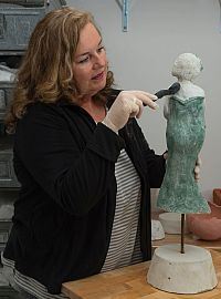 Daniela Löhr-Arnold anzeigen Portrait