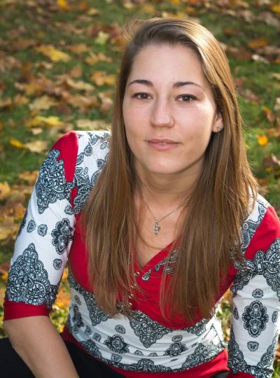 Enikö Batancs anzeigen Portrait