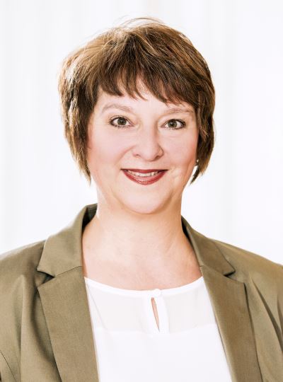 Cornelia Dönhöfer anzeigen Portrait